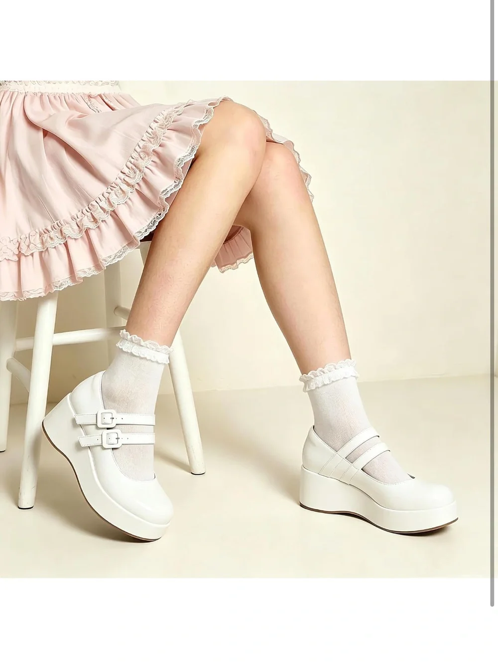 Accloris White Mary Jane Platform Chunky Heel Round Toe Pumps. 2328-1
